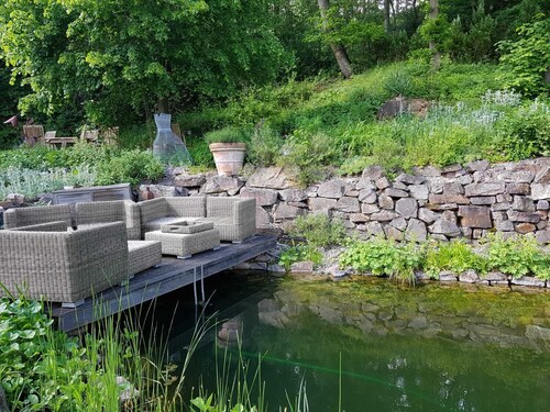 Wunderschöne Ferienwohnung mit Garten, Kamin und Schwimmteich - traumhafte Lage