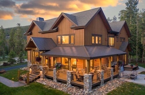 5Stars! "Like Staying at the Ritz!" Luxury in-town Home, Amazing Views & Hot Tub