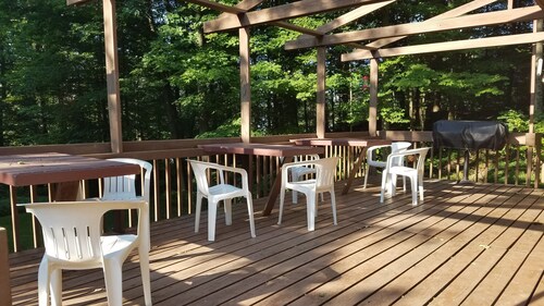 5 lakefront acres with DIRECT beach access from property