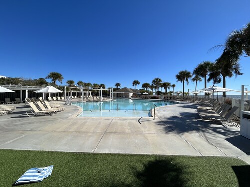 A+Coastal Escape: Beach, Golf, Tennis Club Access Available