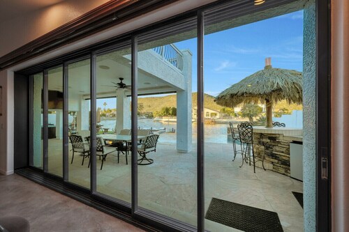 Indoor/Outdoor Kitchen! Heated Pool, Spa + Boat