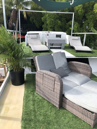 Florida Keys Luxury Houseboat, Unique living on the Water WiFi