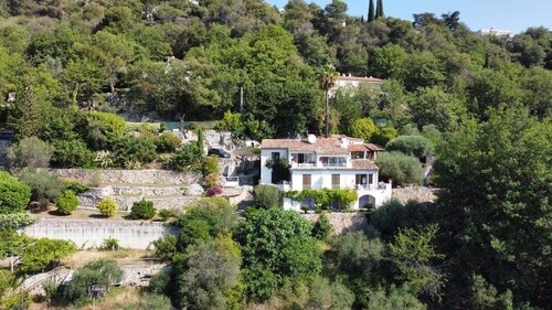Luxury villa/apart.Private heated pool. 3 mins. to village. 20mins Nice/beach.