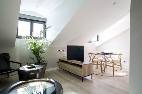 U-Sense Madrid Santa Ana