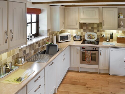2 bedroom accommodation in East Meon, Petersfield