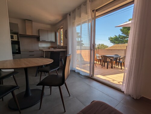 Appt Leucate- La Franqui. 3 rooms, beach at 50 m, Terrace, free Wifi,