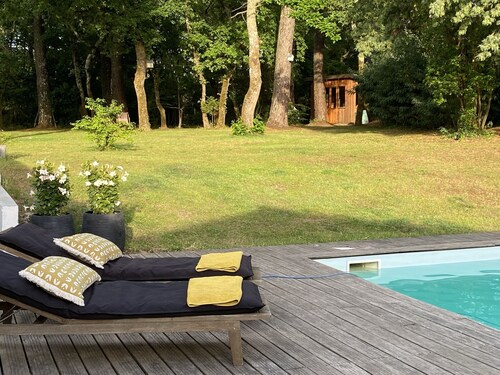 Grande Arcachonnaise in the Bordeaux vineyards (Pessac Léognan) Large swimming pool