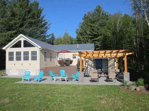 Secluded/Quiet Renovated Lakefront Cottage For Families/No Large Groups,Sleep 10