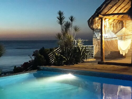 Stunning BEACH FRONT ACCOMODATION -DISCOUNT FOR JUNE - JULY - AUGUST 2025