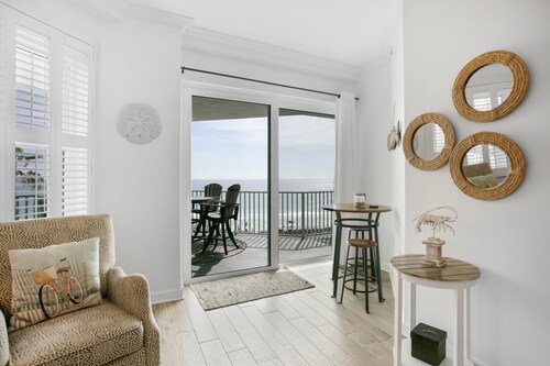 'Wasted Time' BEACHFRONT l PRIVATE BEACH l SEASONAL BEACH SET UP INCLUDED!