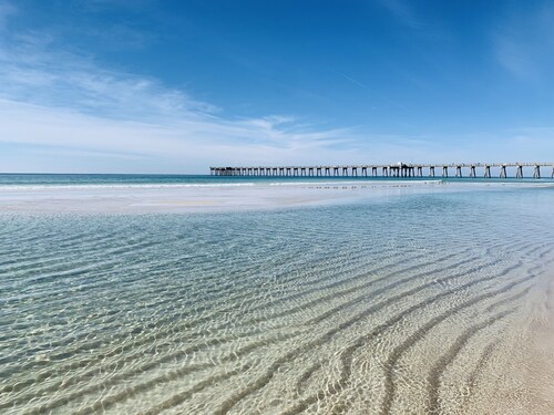 110+ 5Star Reviews 25% off Luxury Beach Chair included - Ocean Front Sleeps 8-10