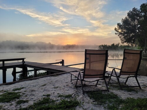 Schönes Haus am Fluss und Blick auf St. John's River