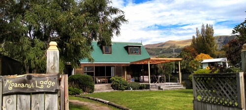 Renovation completed WOW Winter Special $200 night.Labour & show wkd avail now