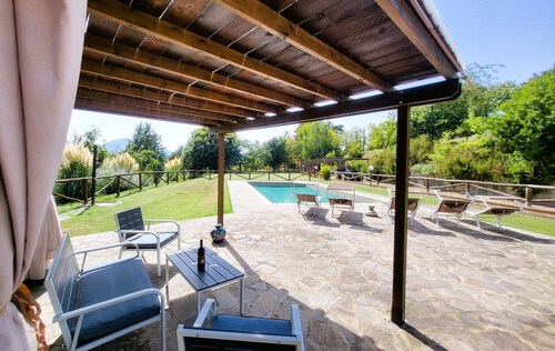 Privat Ferienhaus mit eigenem Pool,herrliche Aussicht und in der Nähe von Barga!