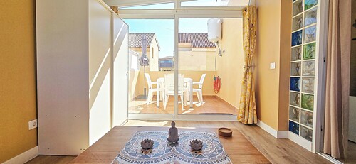 APARTMENT WITH SWIMMING POOL NEAR THE SEA