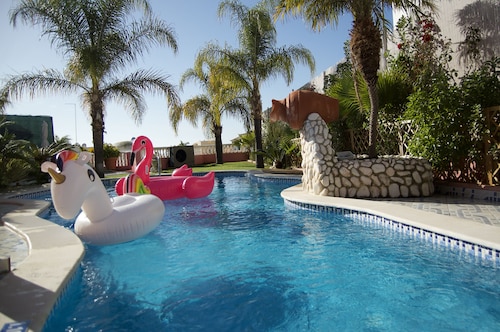 Villa Beach Palace Luxury 5 Bed Villa w/ heated pool, Jacuzzi, 500m Beach AC