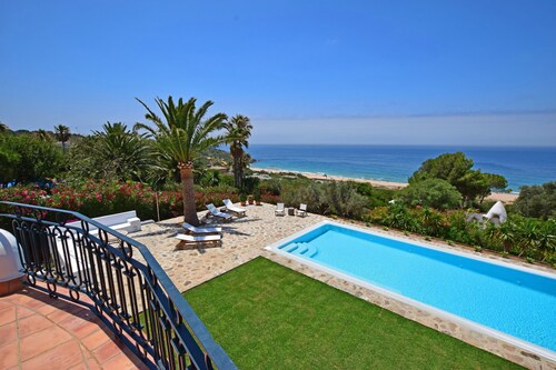 Magnificent andalusian style villa. FREE WIFI