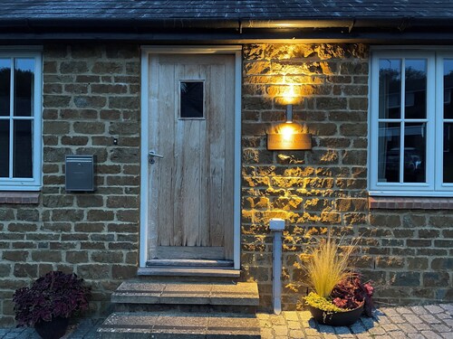Cottage In Great Central Village Location. Country Walks Available.