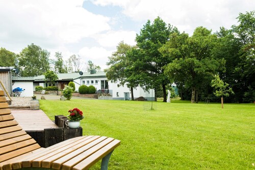 Ferienhof - Weites - Land, große FeWo mit Terrasse, Garten und Kinderspielplatz