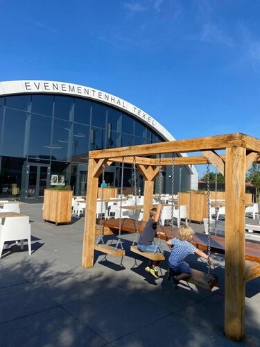 Cozy FH for 6 people, quiet location, swimming pool, pets on request