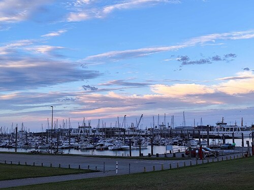 Unsere FeWo liegt ruhig gelegen in einer Seitenstraße im Obergeschoß