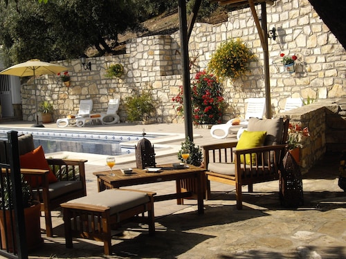 Country House with large Pool and Stunning Views. Near the Historic Iznajar