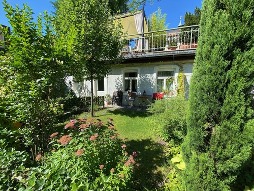 Very quiet apartment with private garden, Wifi and parking the hearth of Brixen