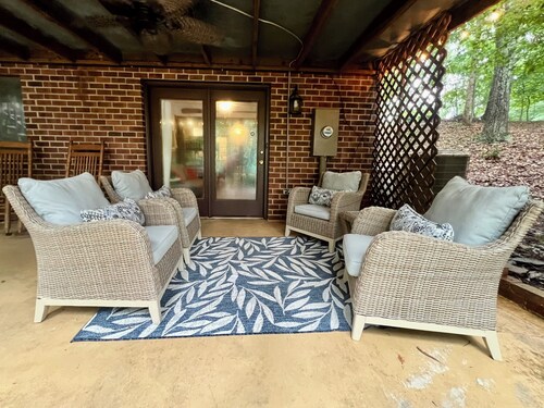5 Bed 4 Bath Waterfront Home on Deep Water Cove Ideally located by car or boat!