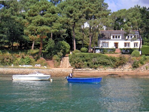 Grande  maison pieds dans l'eau