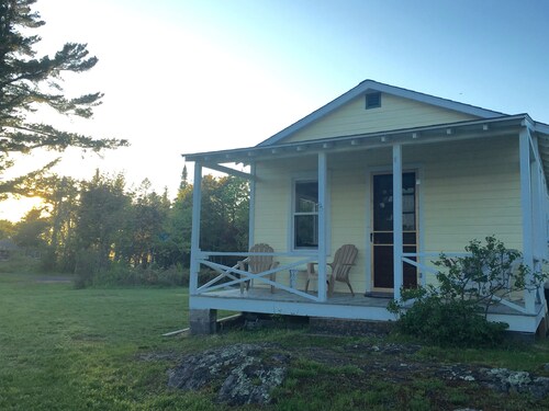 Eagle Harbor's Hilltop Cottage