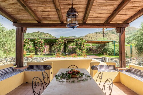Chateaux Lemon in the lush Taormina countryside-2 pools-8 bedrooms-top garden