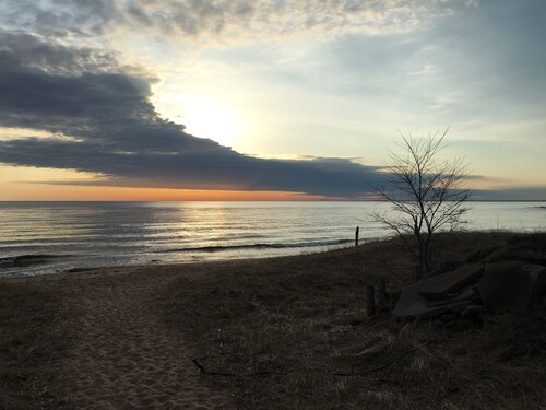 East side and beach side, enjoy comfort and location with the Urban Beachcomber!