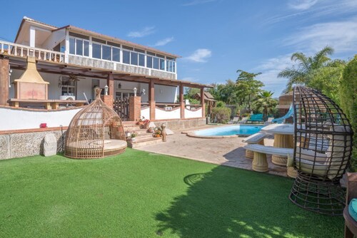 * Neu für 2020 Mini-Minigolf * Für 18 Personen, 8 Schlafzimmer, 5 Badezimmer, beheizter Pool