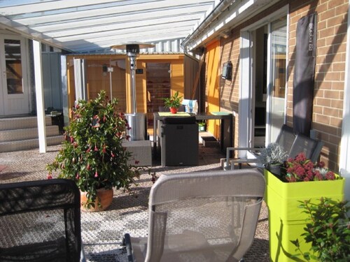 Atrium-Ferienhaus im Grünen für "Zwei", Glasgiebel, Glasterrasse, Weserbergland