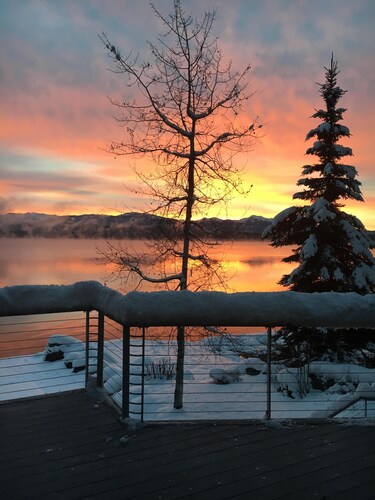 McCall Beach House on Payette Lake, Private Dock, Hot Tub, All Season Rental