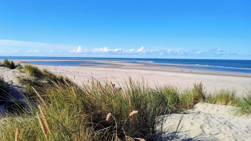 strandnah-ein Ort zum Wohlfühlen-familienfreundlich-überdachte Terrasse-Garten