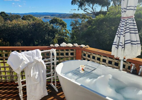 Stunning water views. Direct bayside access. Free WIFI. Dark sky viewing.