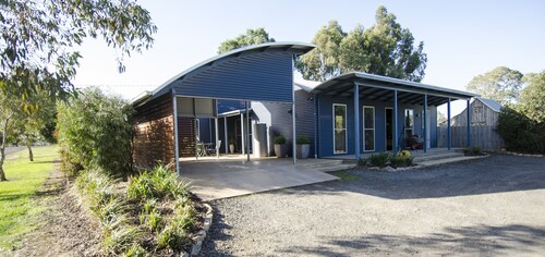 Corrugated Cottage, Dunkeld, Dog-friendly.