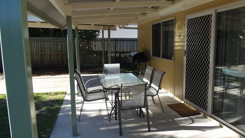 Palmgrove 2 - Rainbow Beach. Gorgeous, modern beach escape in a great location. Aircon. Wifi