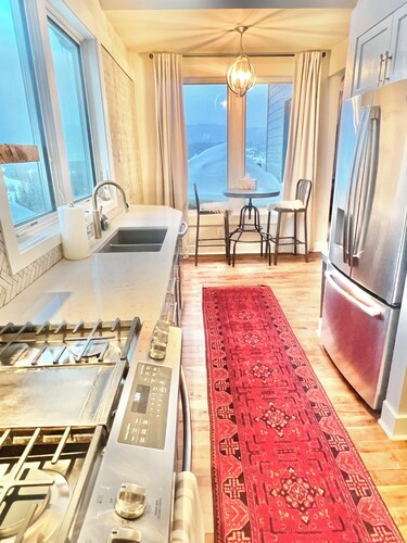 Stunning Ski-in Ski-out Saddle Ridge End Unit in Big Sky/Moonlight