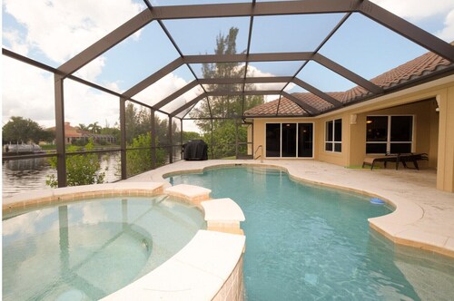 Waterfront Villa Cortona, Pool/Spa, Games, Pool Table, 4 Bedroom, Sleeps 8