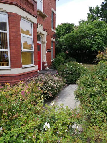 Luxury Holiday/Business Accommodation in Heart of West Kirby