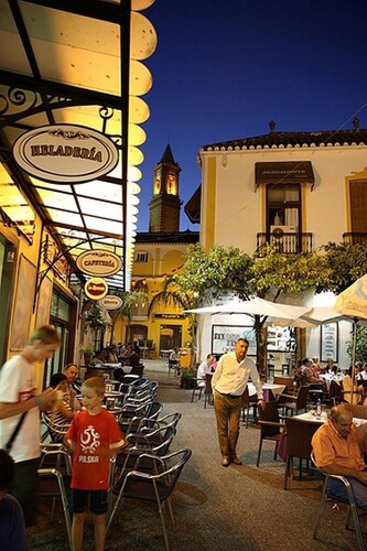 Eigentijdse stijlvolle en mooie apt, uitzicht op zee en de bergen en geweldige locatie