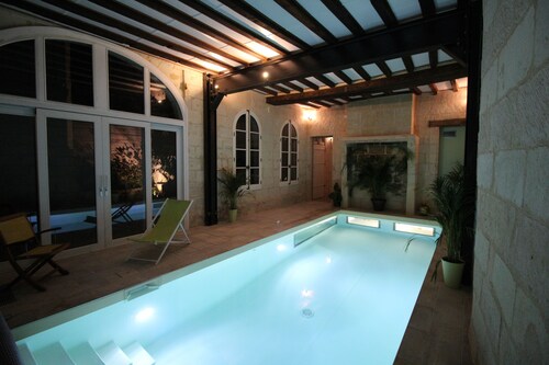 3500 SQF/HISTORIC HOUSE WITH WARMED POOL IN THE OLD SAUMUR/GREAT VIEWS