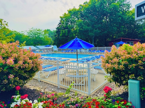 Enjoy the Good Life! 3 BR 2 BA Home by the Pool -Island Club- Sleeps 8 - IC13