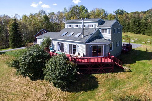 Catskill Contemporary with Fireplace near wedding venues sleeps 15