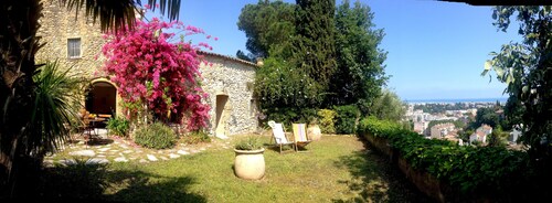 Einzigartiges Dorfhaus mit Meerblick, Garten, Terrasse, Sonnenschein und Ruhe