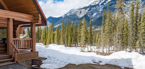 Getaway Cabin Ideal For Groups Exploring Rockies