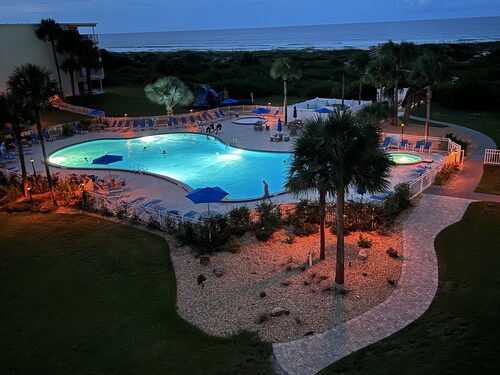 Colony Reef 1408, Clean,updated 3BR/2BA Ocean view Condo w/Private WiFi.