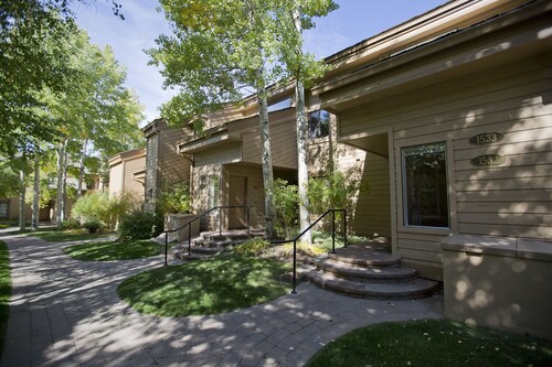 Remodeled Snowcreek Condo - 2 Bdrms /2 Bthrms /and small loft